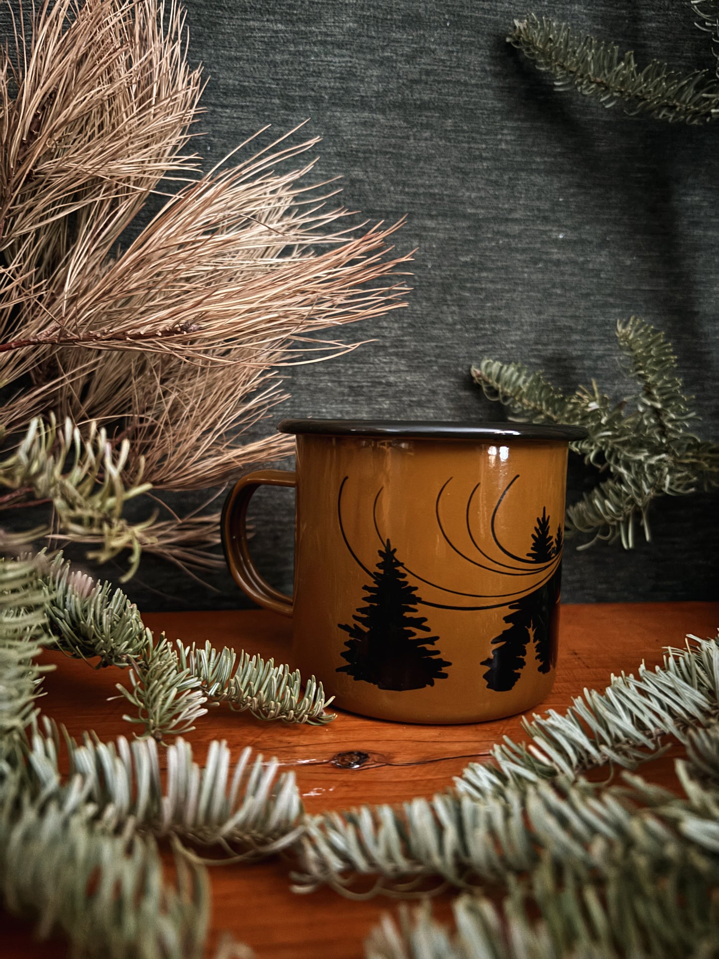Mug émaillé The Evergreen Cottage *précommande*