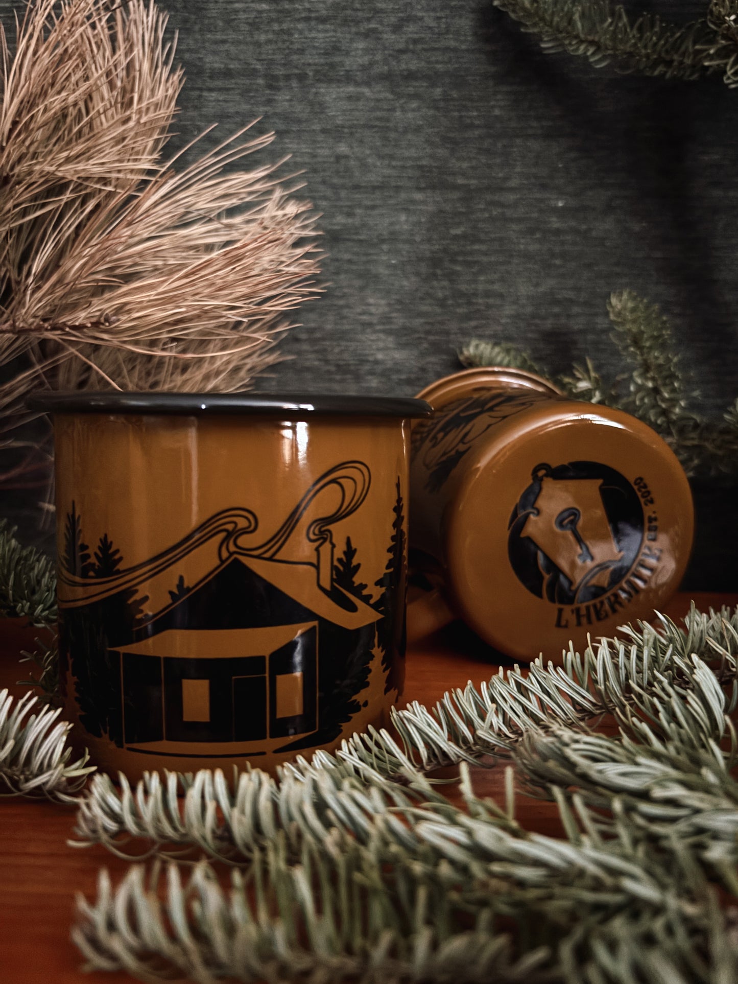Mug émaillé The Evergreen Cottage *précommande*