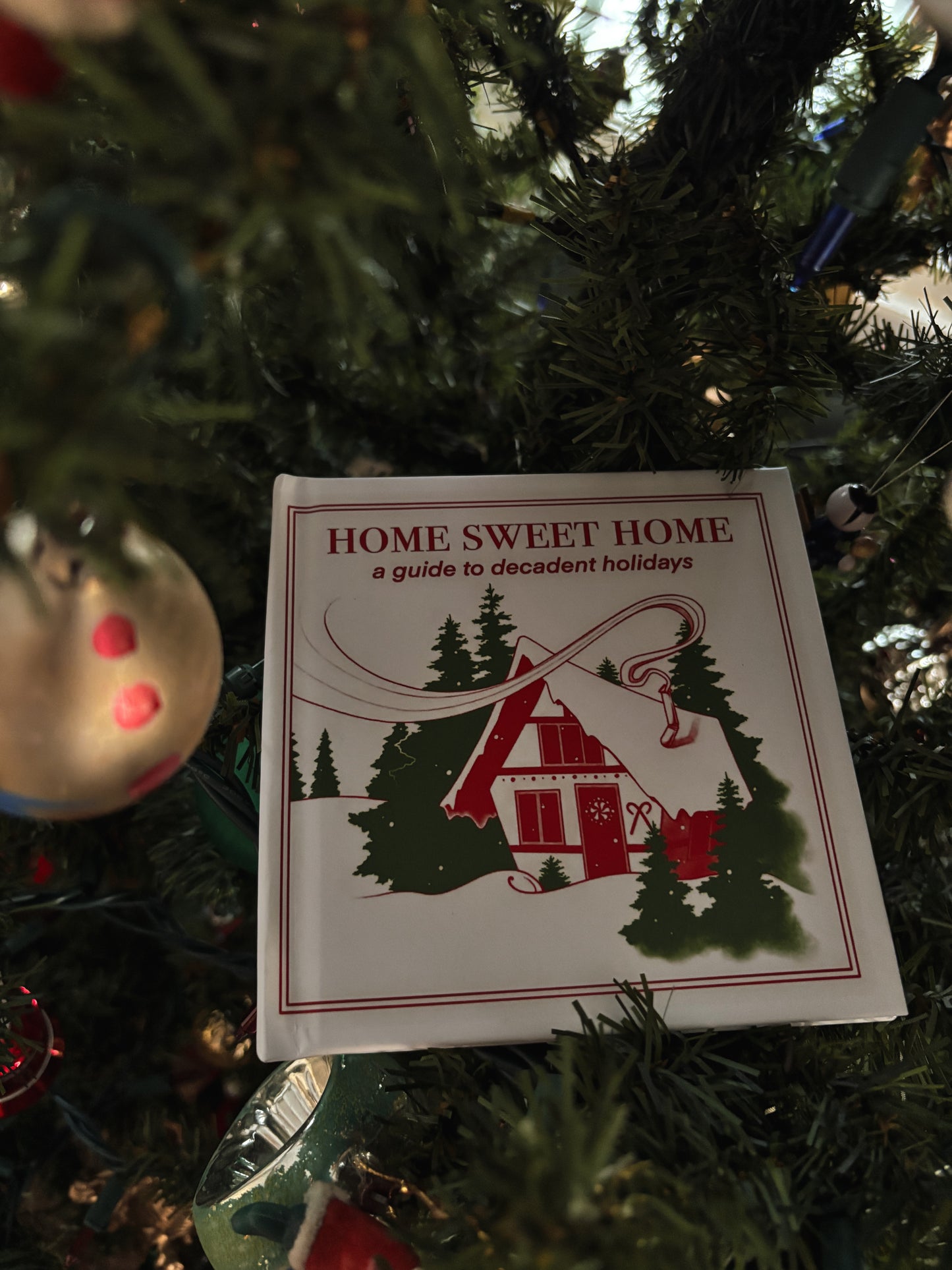 The Decadence,  a cozy holiday guidebook